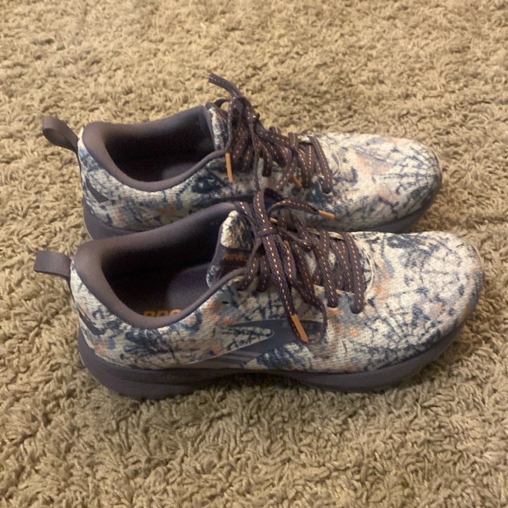 Like new Brooks running shoes
